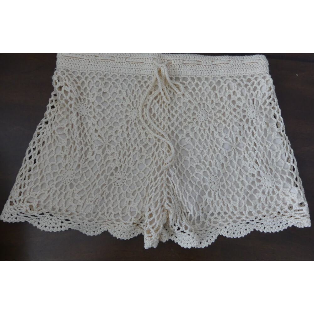 Blu Pepper Women's Crochet Shorts L‎ Boho Festival Floral Knit Lined Tie Waist
